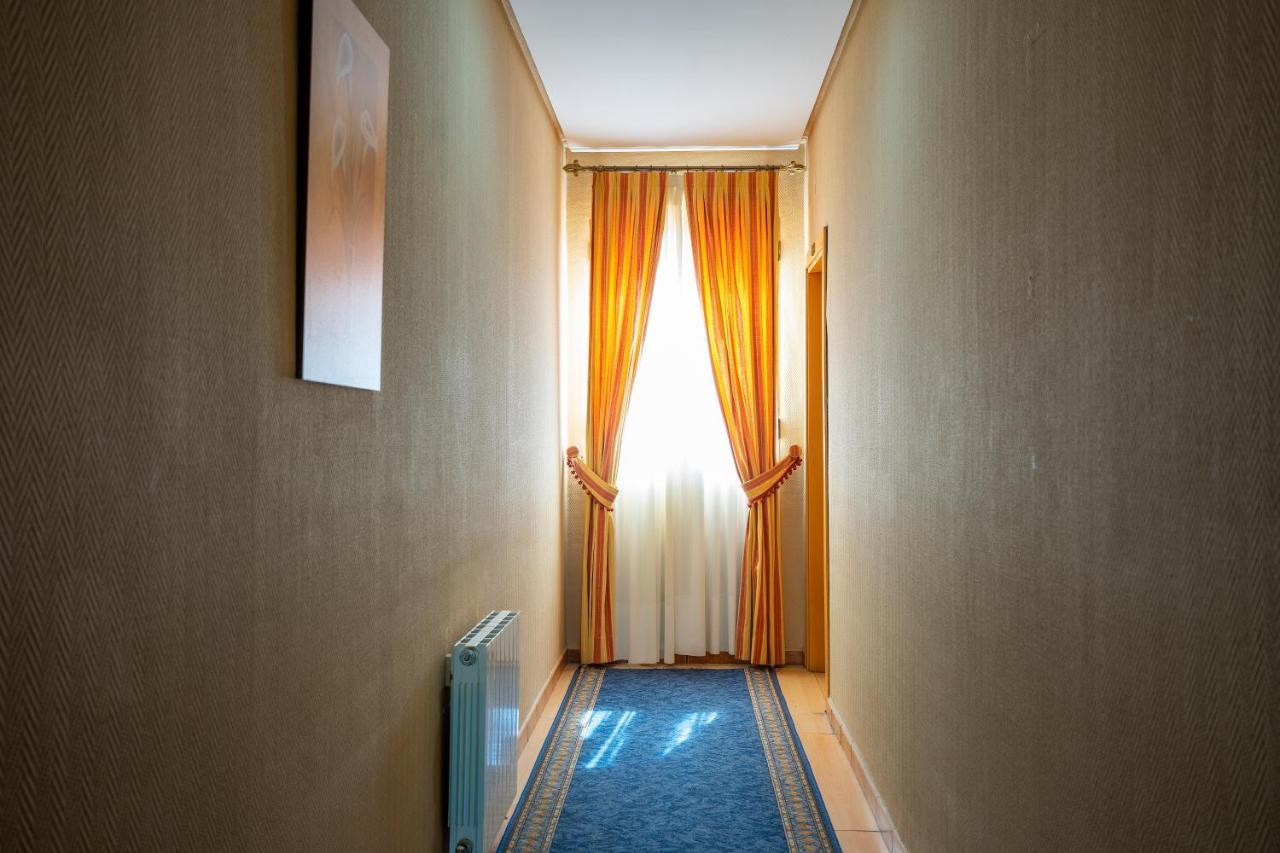 Hotel Los Barruecos By Croma Malpartida de Cáceres Εξωτερικό φωτογραφία