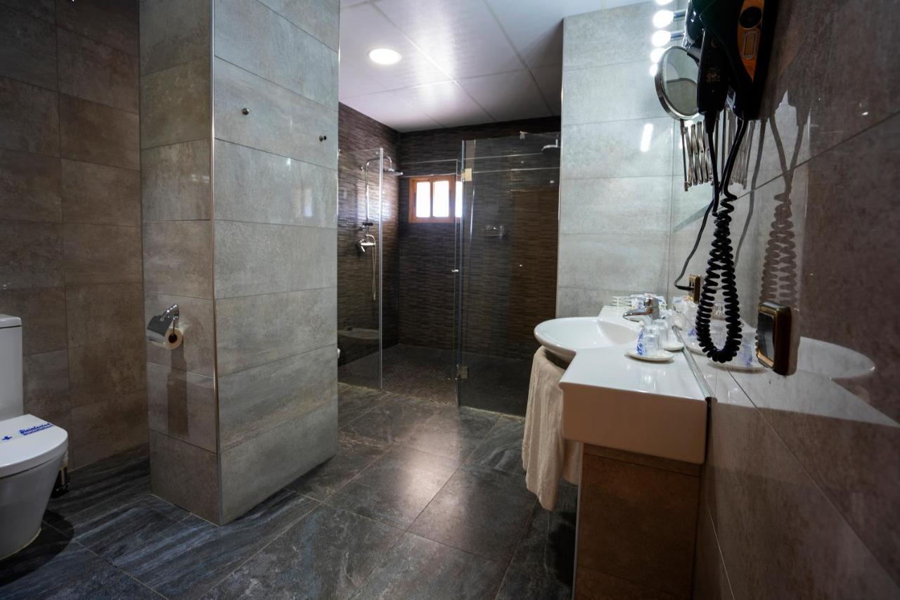 Hotel Los Barruecos By Croma Malpartida de Cáceres Εξωτερικό φωτογραφία