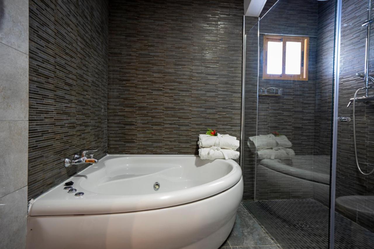 Hotel Los Barruecos By Croma Malpartida de Cáceres Εξωτερικό φωτογραφία