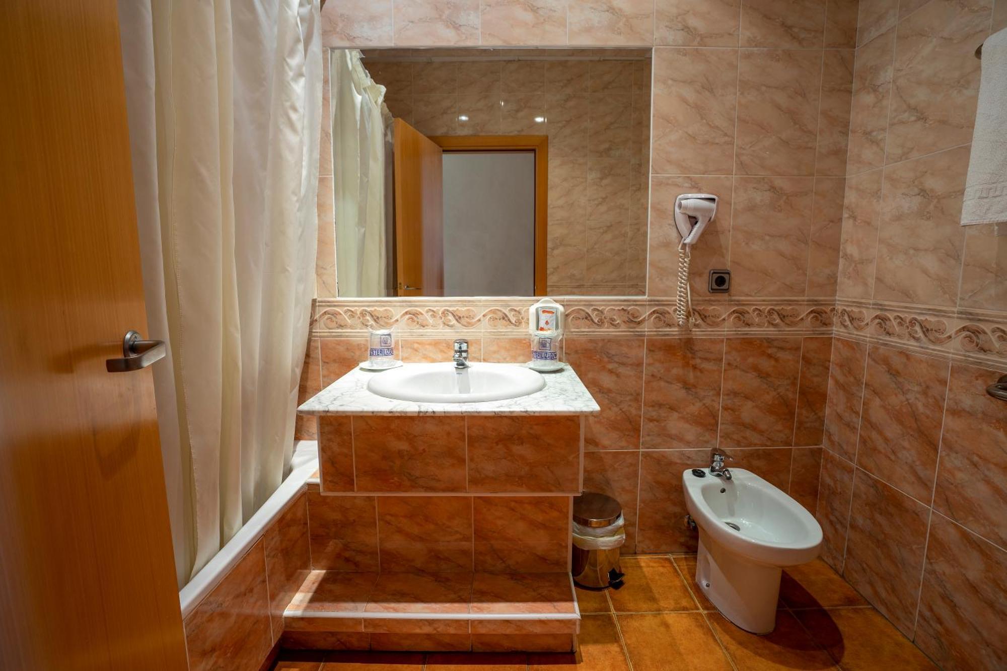 Hotel Los Barruecos By Croma Malpartida de Cáceres Εξωτερικό φωτογραφία